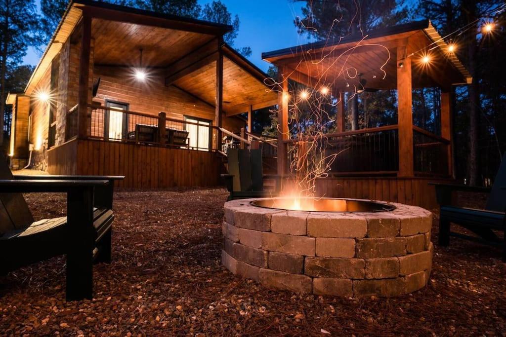The Blaylock Cabin, 2 King, Hot Tub, Pet Friendly! Broken Bow Exteriör bild
